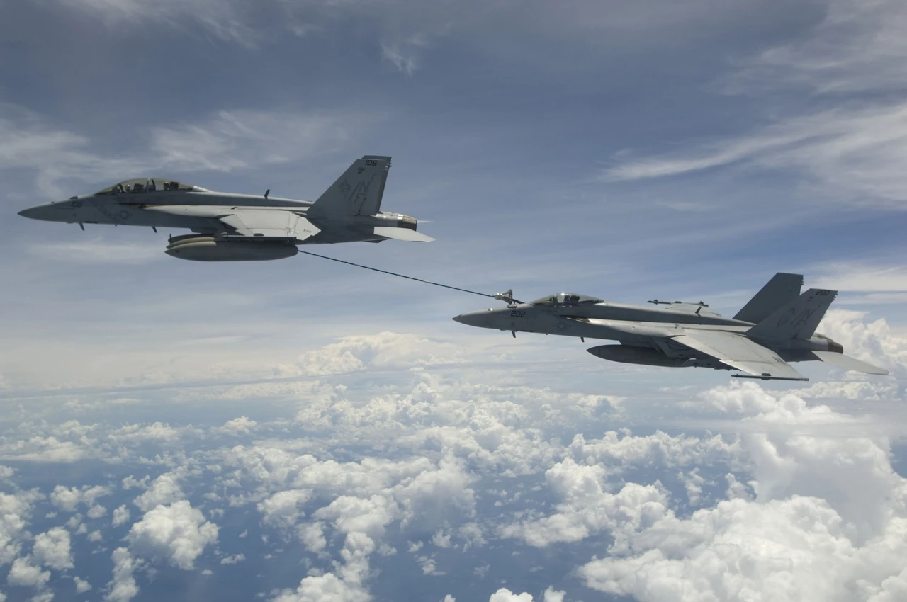 F-18: Легендарний винищувач, що поєднує швидкість, маневреність і ударну потужність